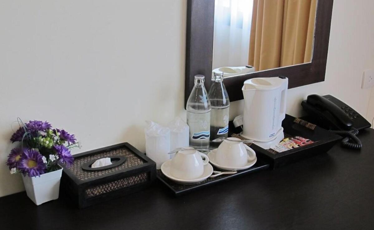 Harmony Patong Hotel Exterior foto