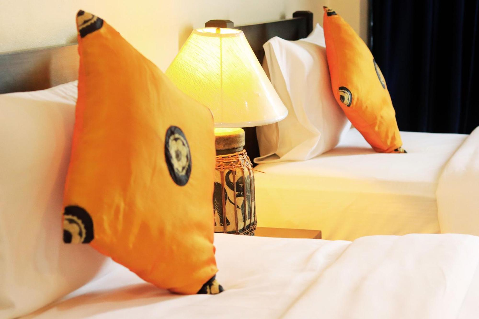 Harmony Patong Hotel Exterior foto