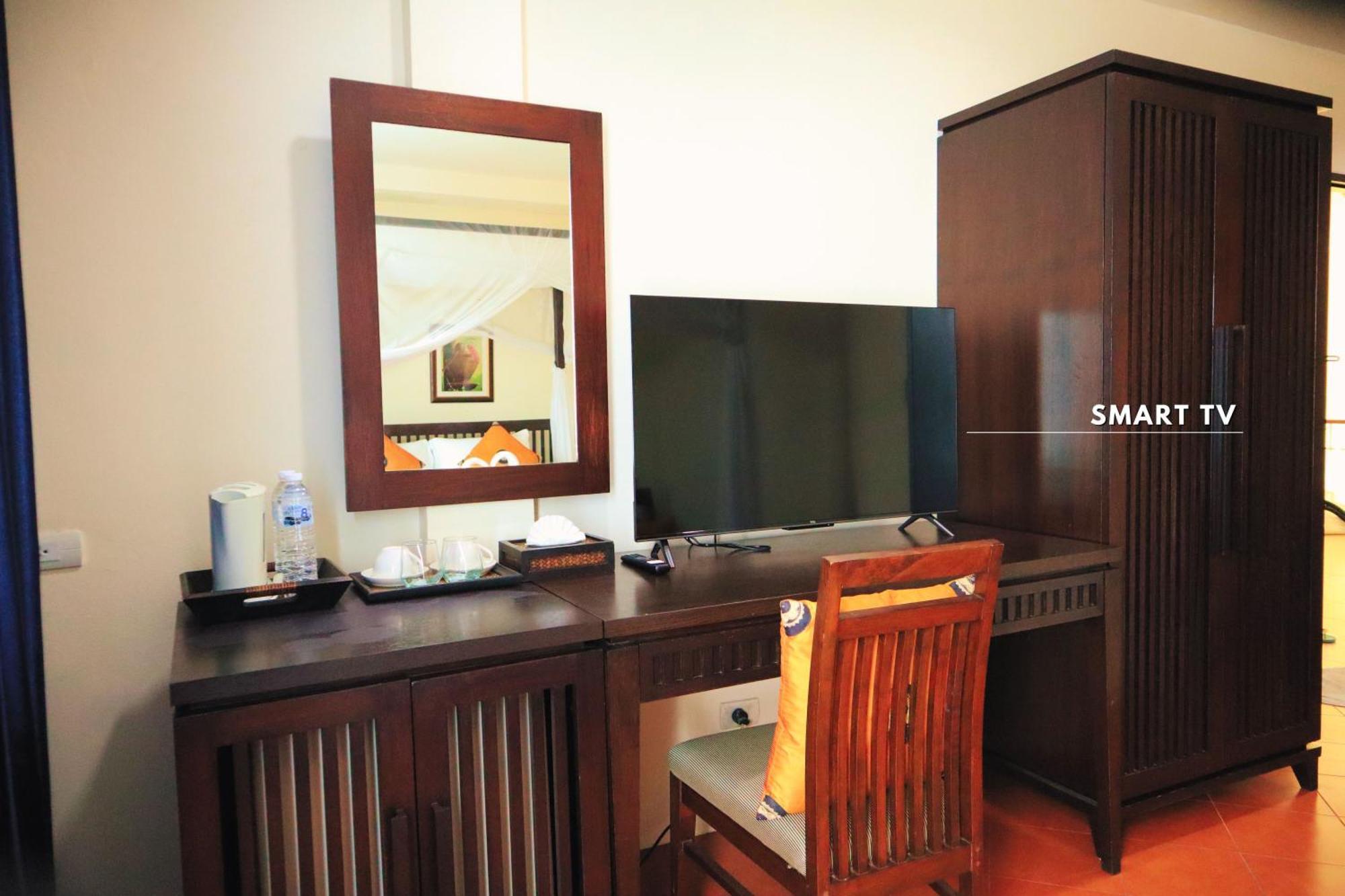 Harmony Patong Hotel Exterior foto